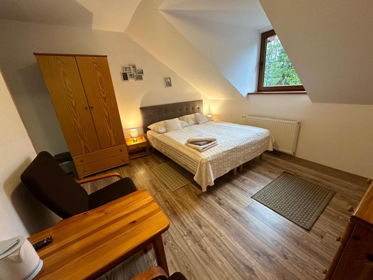 Small Double Room,1498796053:JPEG